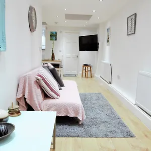 Apartment Newly Refurbished 2 Bedroom In The Heart Of Greenwich, London