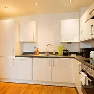 Homestay Lovely In Modern, London