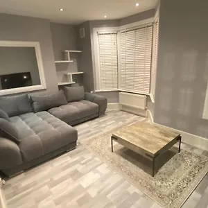 Apartment Snug 1 Bedroom Flat, London
