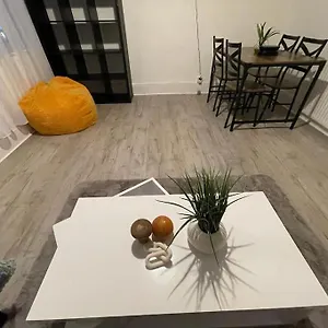 Apartment Spacious 2 Bedroom On Tower Bridge, London